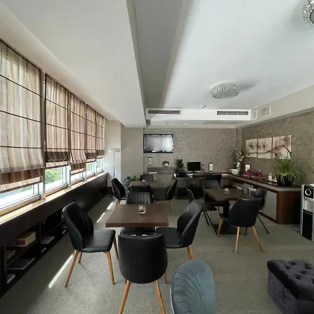 Queen's - Zebra Centre 호텔 스코페
