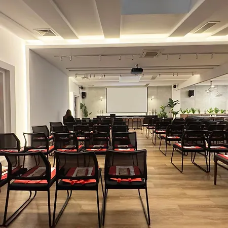 Queen's - Zebra Centre 호텔