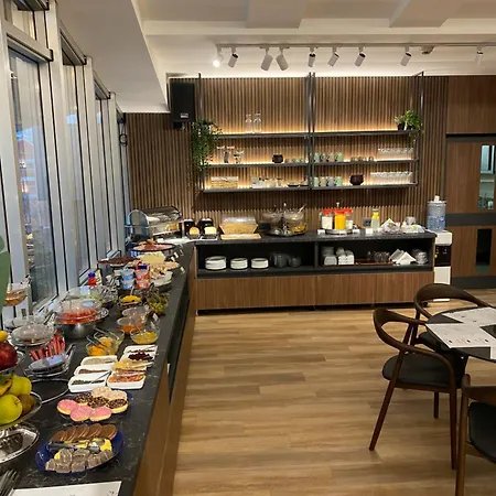 Queen's - Zebra Centre 호텔 스코페