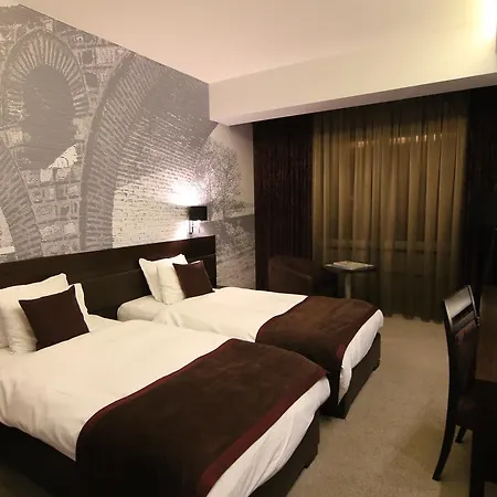 فندق Queen's - Zebra Centre سكوبجي